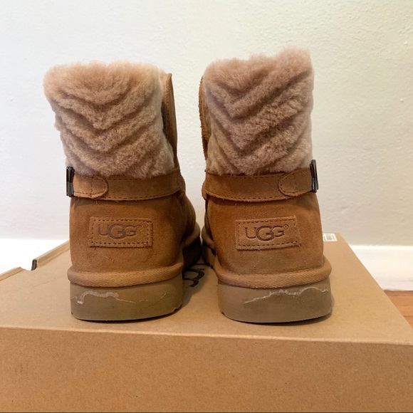 UGG short mini ankle boot - Picture 3 of 7